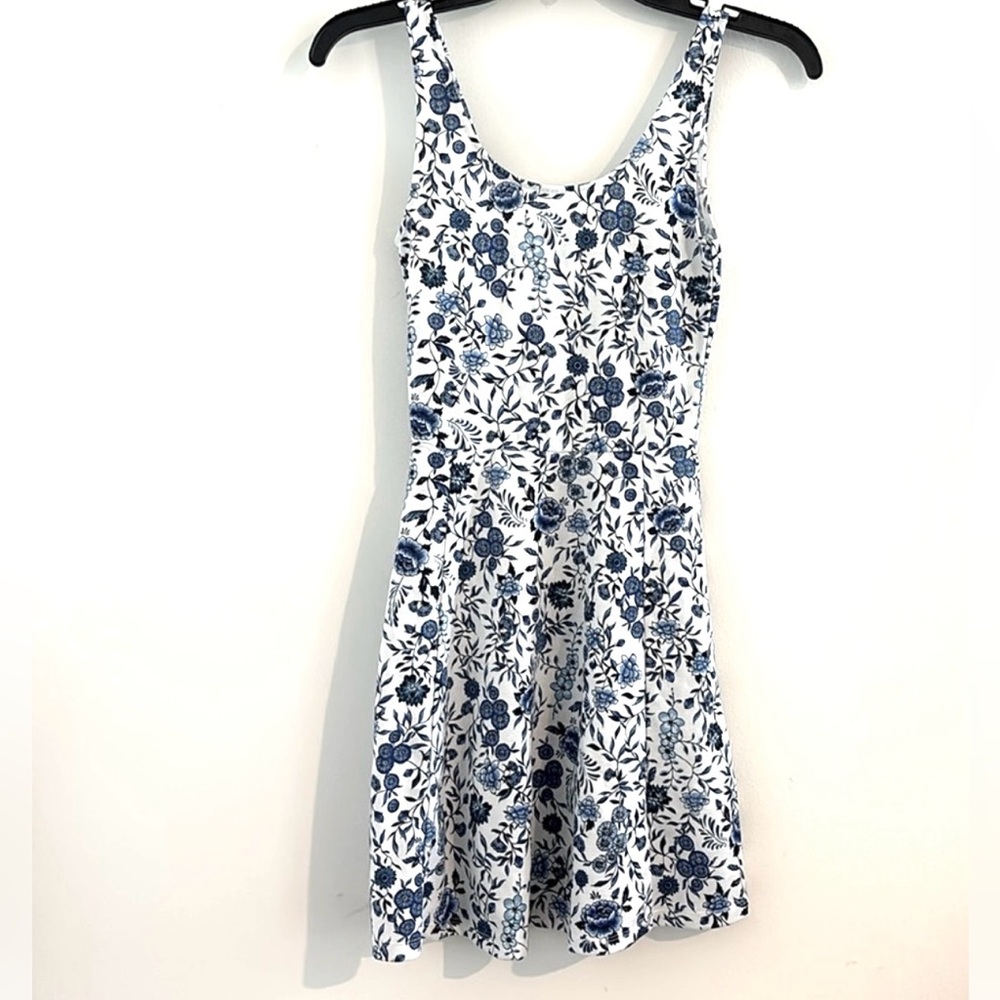 Divided‎ H&M Size S Floral Blue and White Mini Dress